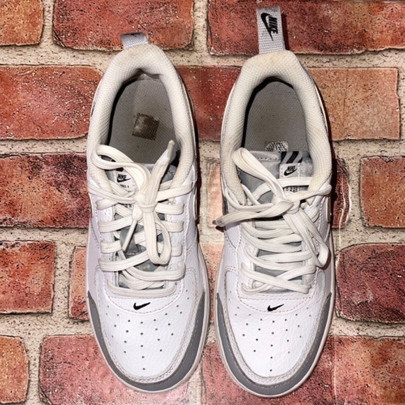 Pre-Owned Nike Air Force 1 LV8 Kids White Sneakers Shoes Size 3Y CK0829-100 - Picture 2 of 9